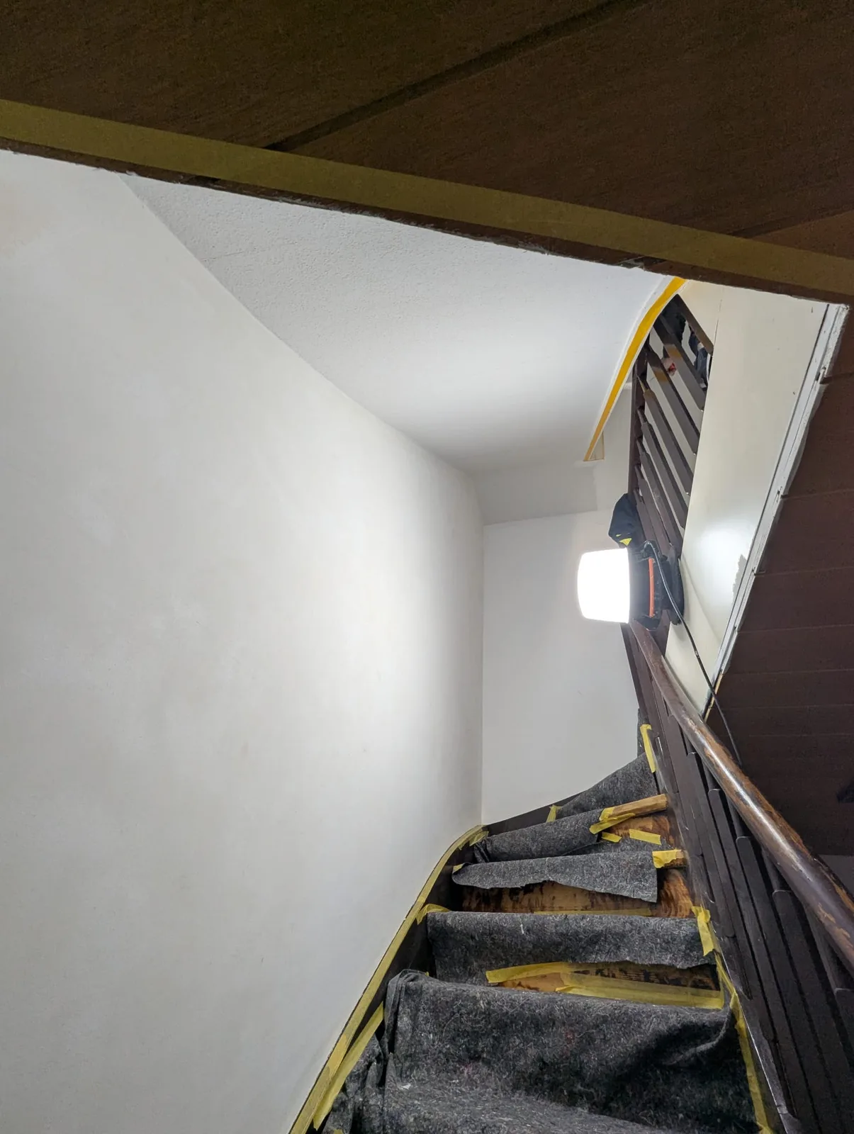 Treppenaufgang – Wand- und Deckenanstrich – Projektbild 4